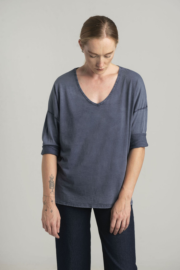 Niebieska bluzka z bawełny w serek