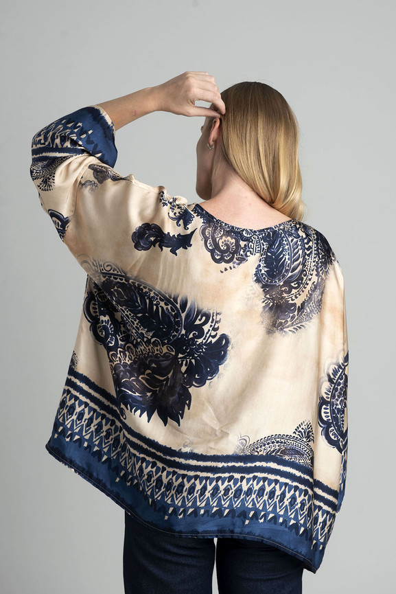 Beżowo-granatowa bluzka oversize wzór orientalny