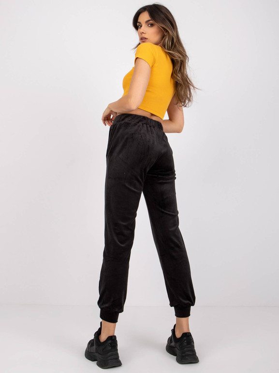 Czarne spodnie dresowe z weluru Yups