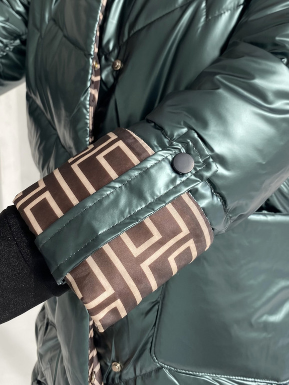 Zielona kurtka z kapturem wysoka stójka Yups