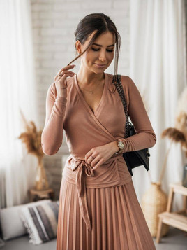 Pudrowa bluzka wiązana modny haft Cocomore