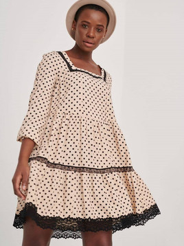 Beżowa sukienka w groszki z dekoltem caro Blue Shadow