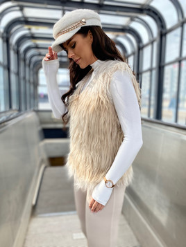 Beżowa kamizelka damska z futerka  z długim włosem Yups