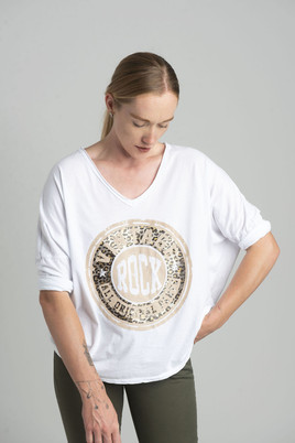 Biała bluzka oversize z błyszczącym nadrukiem