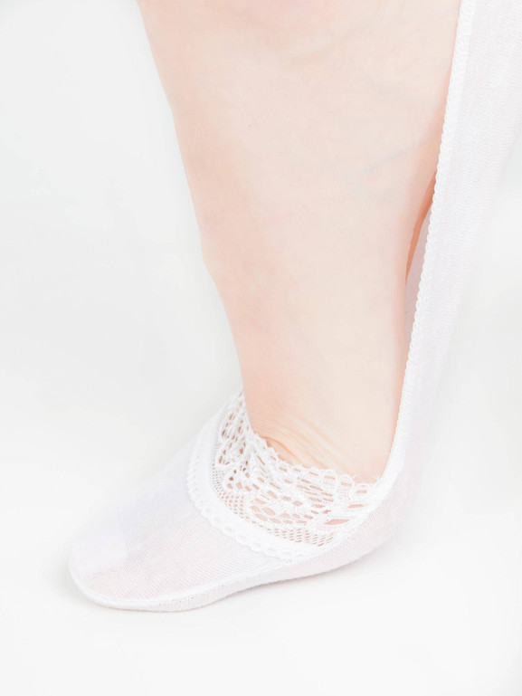 Stopki z koronkowym paskiem białe