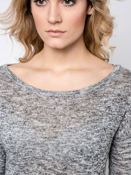 Czarny krótki sweter z wiskozy