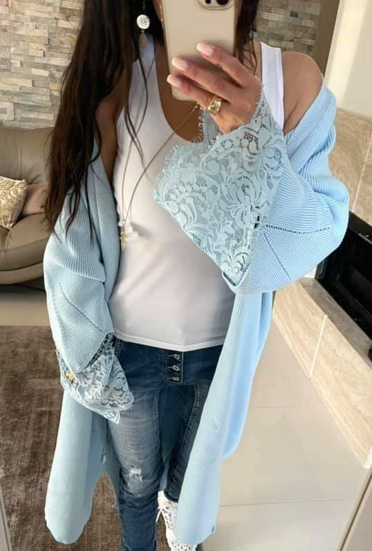 Niebieski kardigan długi zdobiony koronką By o la la