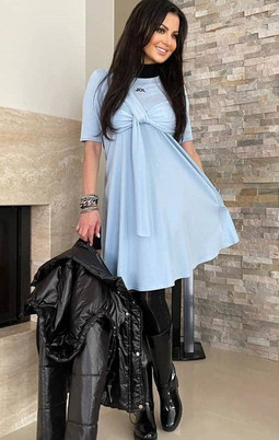 Błękitna sukienka ze stójką fantazyjne wiązanie By o la la