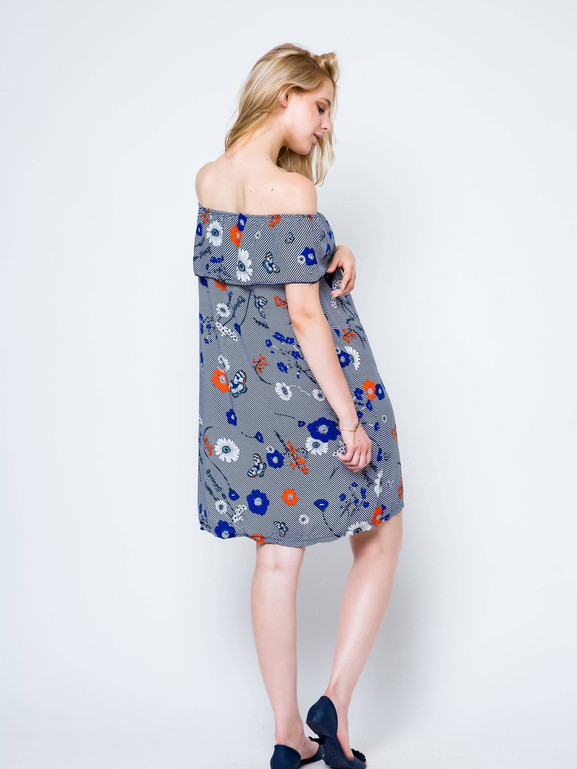 Sukienka z dekoltem carmen zdobiona nadrukiem w kwiaty i motyle granatowa