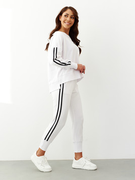 Białe spodnie dresowe z lampasami By o la la