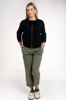 Czarny miękki sweter zapinany na zamek