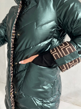 Zielona kurtka z kapturem wysoka stójka Yups