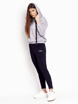 Szara bluza kaptur zdobiona czarnymi taśmami Cocomore