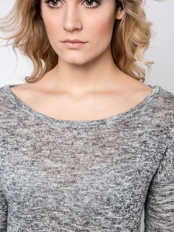 Czarny krótki sweter z wiskozy