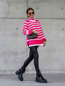 Różowy sweter w białe paski z golfem Cocomore