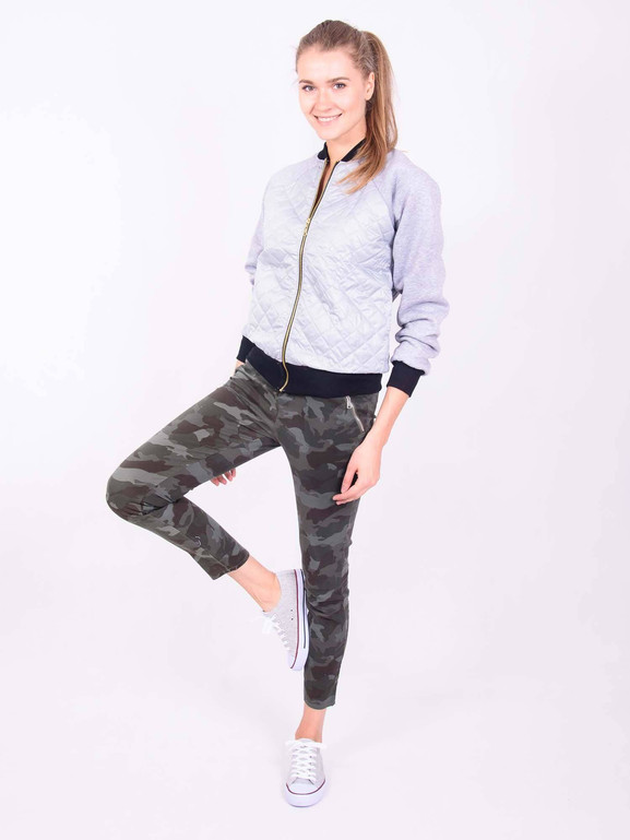 KURTKA PIKOWANA Z KONTRASTOWYMI ŚCIĄGACZAMI