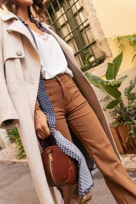 Beżowy płaszcz dwurzędowy z paskiem Blue Shadow