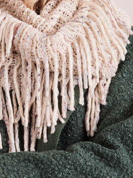 Komin ażurowy z frędzlami beżowy