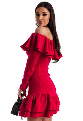 Różowa sukienka z dekoracyjną falbaną przy dekolcie La Diva