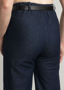 Granatowe jeansy z szerokimi nogawkami