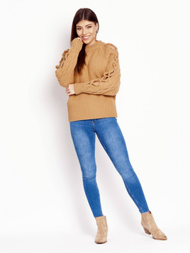 Sweter z wiązaniami na rękawach Cocomore karmelowy