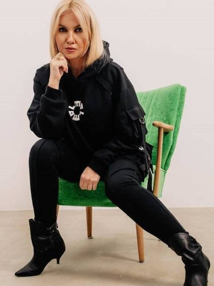 Czarna bluza z kapturem surowe cięcia przeszycia LeMonada