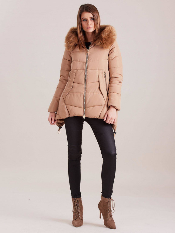 Kurtka z przedłużonymi bokami i futerkiem przy kapturze beżowa