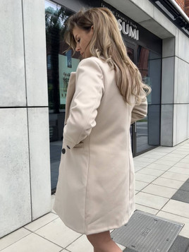 Beżowy klasyczny płaszcz Yups