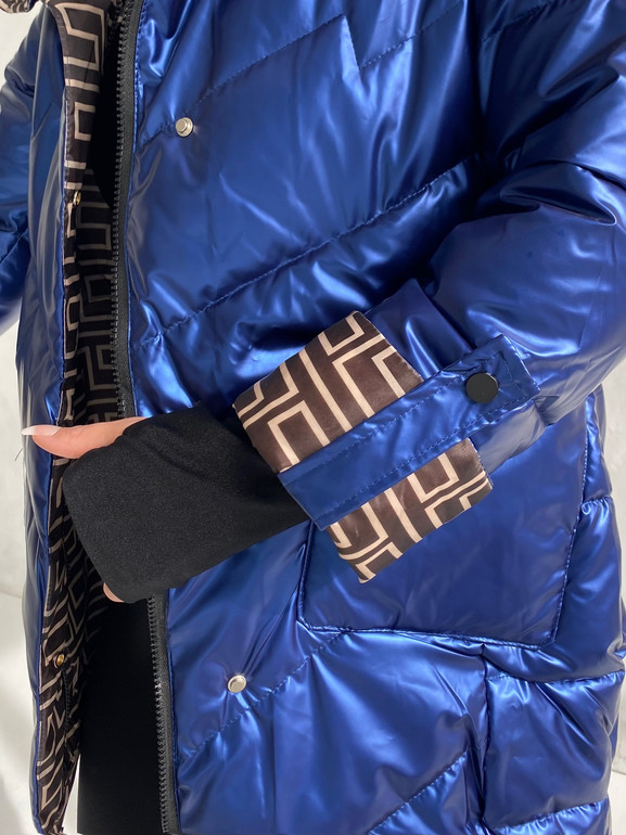 Atramentowa kurtka z kapturem wysoka stójka Yups