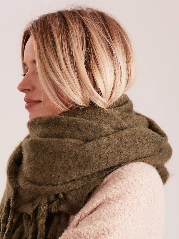 Szalik jednolity z frędzlami zielony