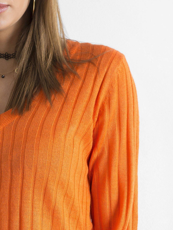 Sweter cienki slimowany z dekoltem w serek pomarańczowy