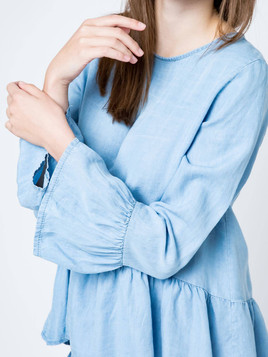 Bluzka Euphory a'la jeans zapinana na guziczki z tyłu błękitna