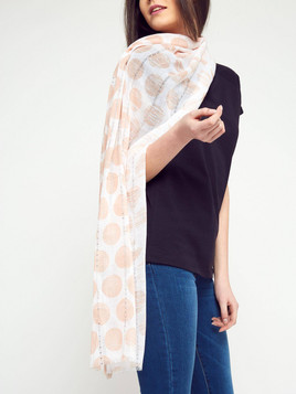 Szalik w grochy łososiowe