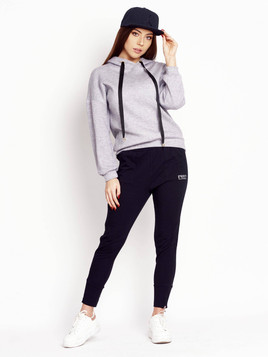 Szara bluza kaptur zdobiona czarnymi taśmami Cocomore