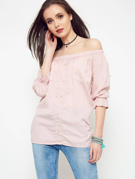 Bluzka z perełkami odsłaniająca ramiona jasno różowa