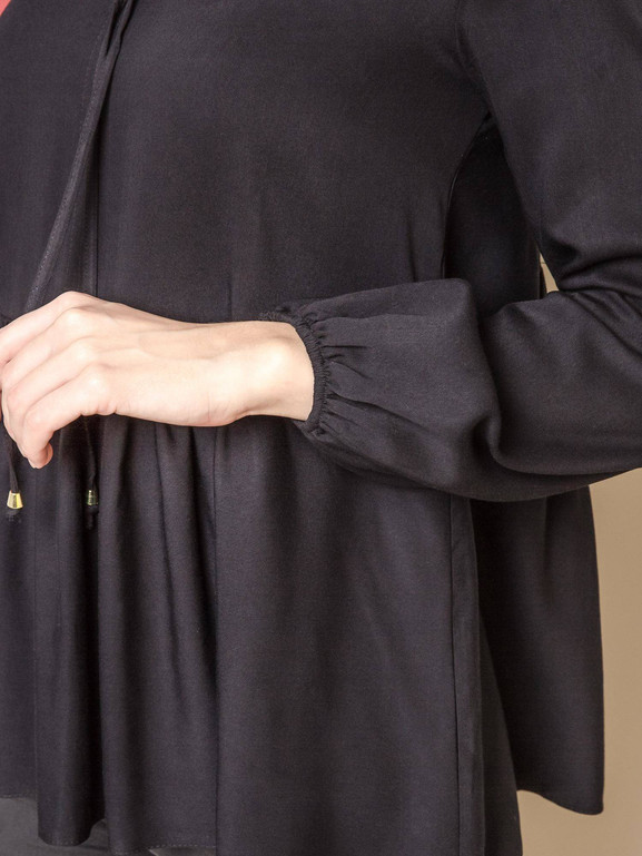 Bluzka ONE z szeroką falbaną czarna