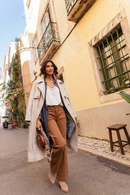 Beżowy płaszcz dwurzędowy z paskiem Blue Shadow