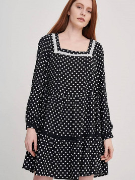 Czarna sukienka w groszki z dekoltem caro Blue Shadow