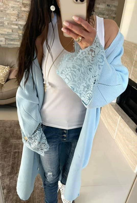 Niebieski kardigan długi zdobiony koronką By o la la