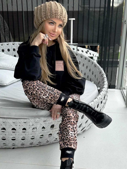 Czarna bluza z kapturem oversize By o la la