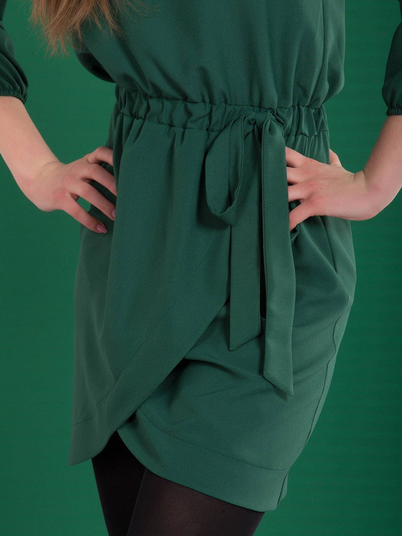 Sukienka z kopertowym dołem, wiązana zielona