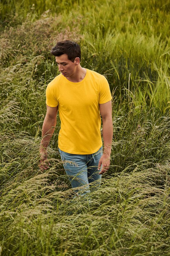 Żółta koszulka męska z czesanej bawełny Iconic rękawem Fruit of the Loom