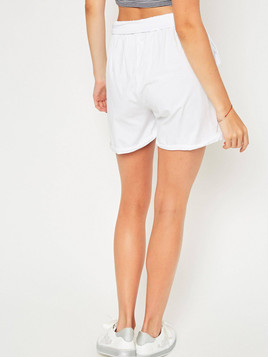 Szorty wiązane w pasie białe