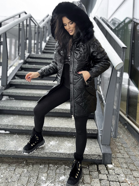 Czarna kurtka z kapturem i futerkiem Yups