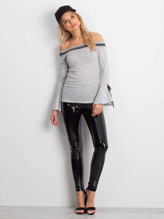 Bluzka z dzianiny z rozszerzanym dekoltem szara