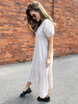 Beżowa sukienka letnia muślinowa Och Bella 