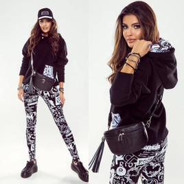 Czarne legginsy z nadrukiem By o la la