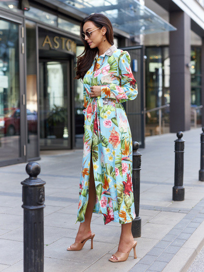 Niebieska sukienka w kwiaty szmizjerka By o la la