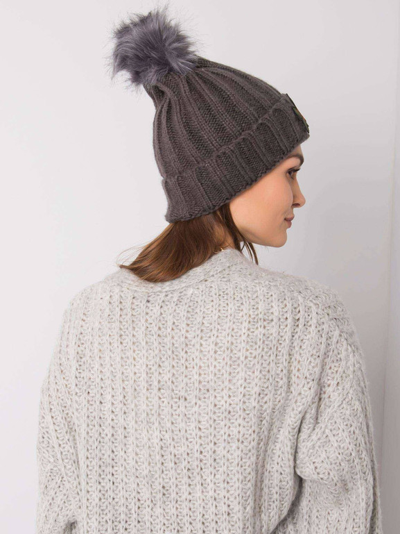 Czapka zdobiona naszywką róży antracyt