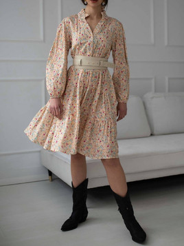 Ecru sukienka w kwiatuszki z falbanką LeMonada